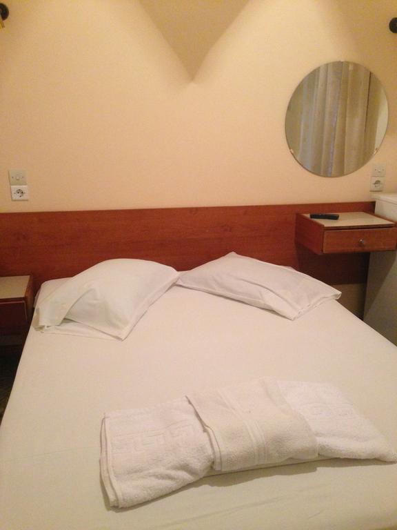 Noufara Hotel Kamena Vourla Zimmer foto